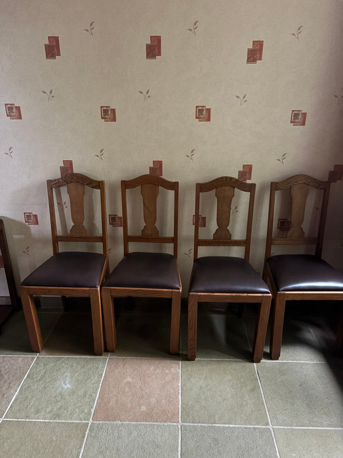 4 chaises avec assise en simili cuir, Antiquités & Art, Enlèvement