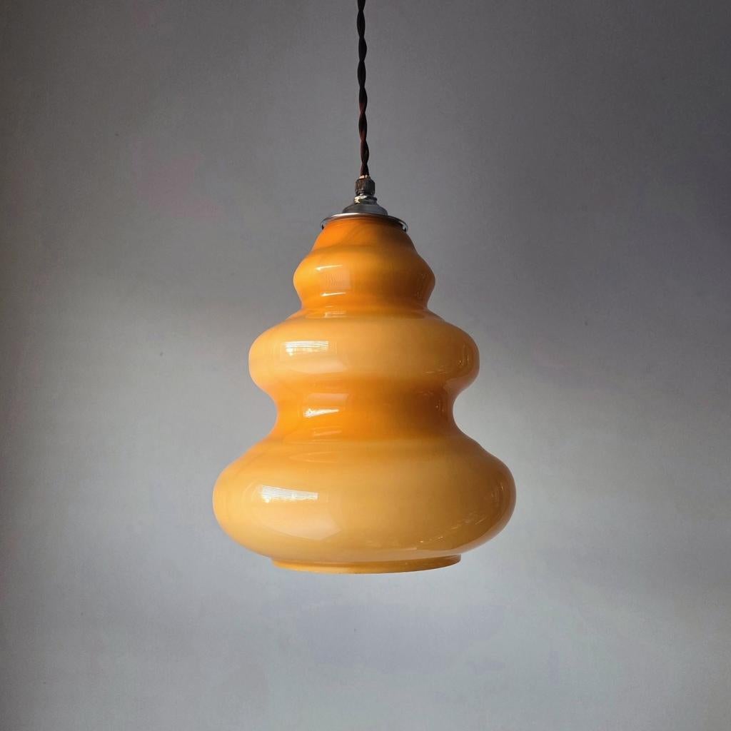Vintage opaline glazen hanglamp., Huis en Inrichting, Lampen | Hanglampen, Ophalen of Verzenden, Glas