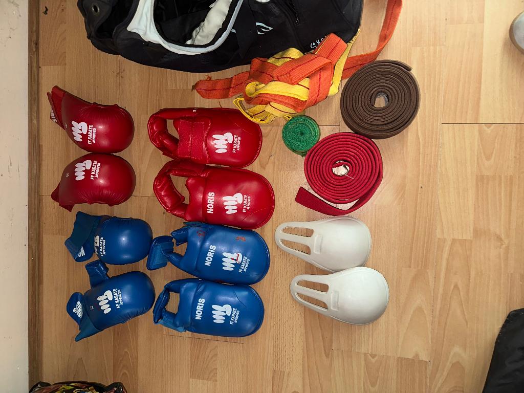 Uitrusting voor bescherming tegen karate, Sport en Fitness, Vechtsporten en Zelfverdediging, Ophalen, Vechtsportbescherming, Maat M