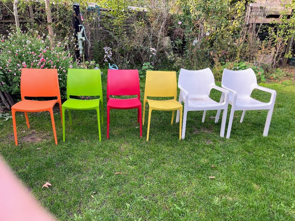 6 kleurrijke terrasstoelen, Tuin en Terras, Ophalen, Gebruikt, Kunststof, Stapelbaar