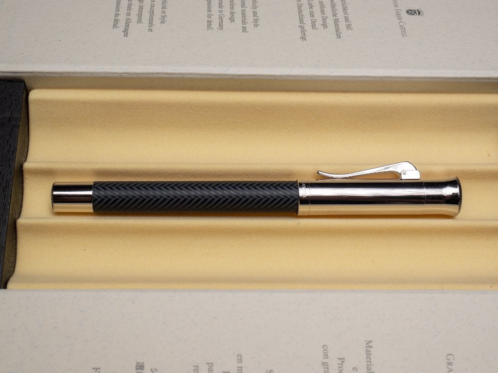 Nieuwe vulpen Graf von Faber-Castell Guilloche 18ct.M, Collections, Stylos, Neuf, Stylo, Autres marques, Avec boîte, Enlèvement ou Envoi
