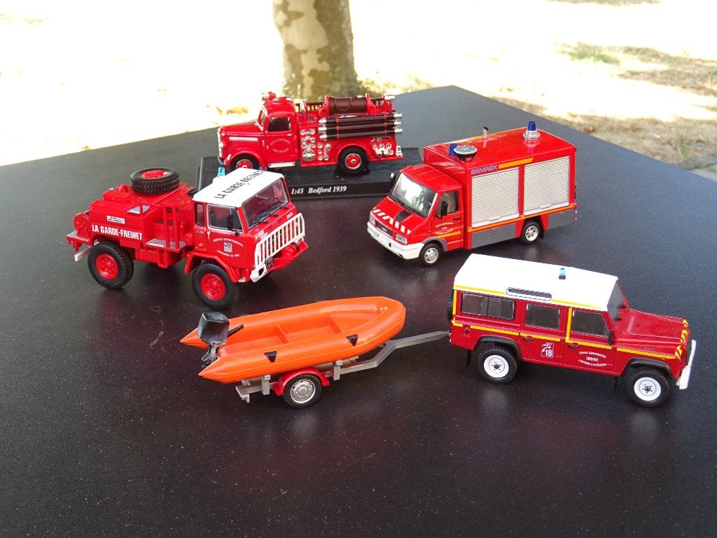 Liquidation : Lot de magnifiques camions de pompiers au 1/43, Enlèvement ou Envoi, Comme neuf, Voiture