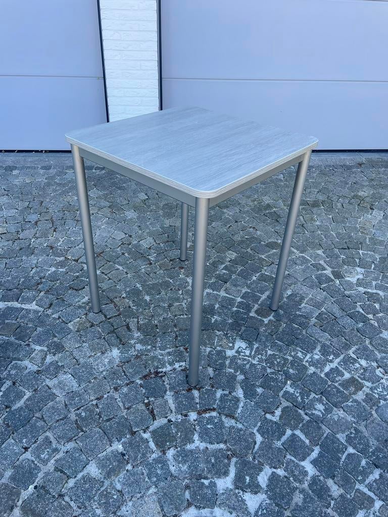 2 kleine eettafels, Huis en Inrichting, Ophalen, Zo goed als nieuw