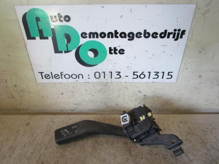 Commutateur feu clignotant d'un Volkswagen Golf Plus (Golf P, Autos : Pièces & Accessoires, Tableau de bord & Interrupteurs, Utilisé