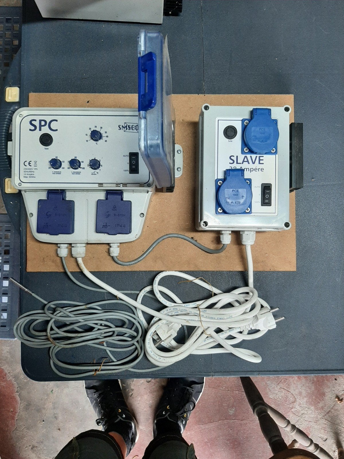Contrôleur climatique SMSCOM SPC + unité esclave (prise comp, Enlèvement, Comme neuf