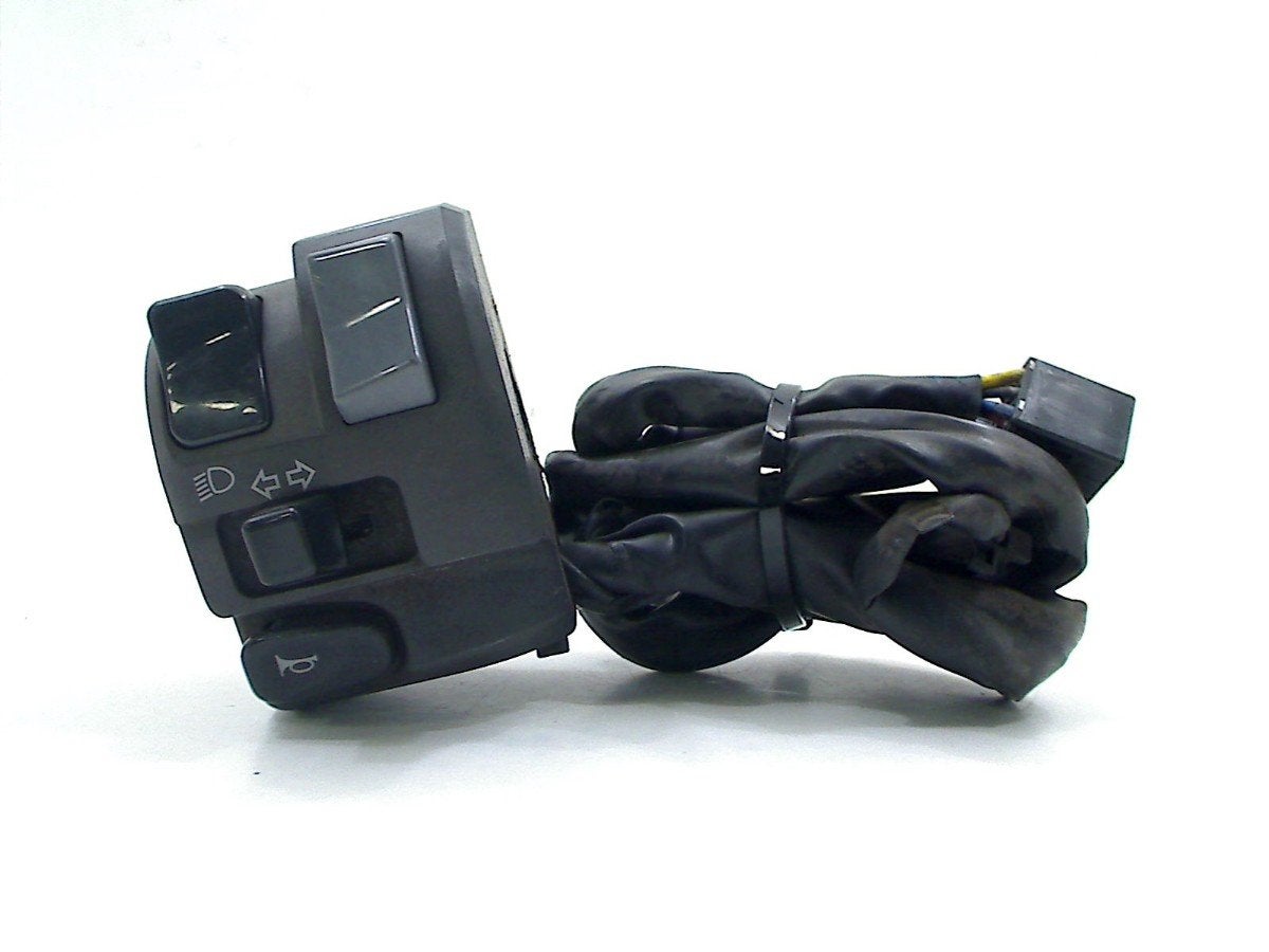 COMMUTATEUR GAUCHE Yamaha (3P6-83969-00-00), Dhr. S. di Majo, Utilisé, Info@cama-motorparts.nl, P.J. Troelstraweg 8 8
3144 CX  MAASSLUIS, NL