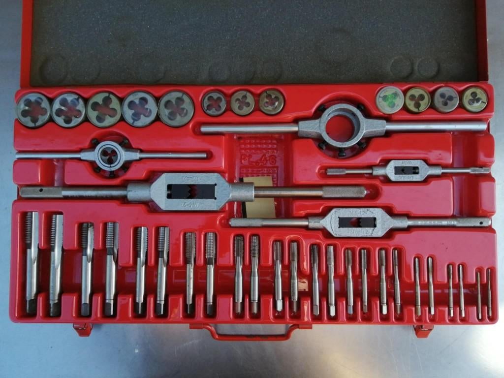 Facom sets met tappen, snijplaten ., Doe-het-zelf en Bouw, Ophalen, Nieuw