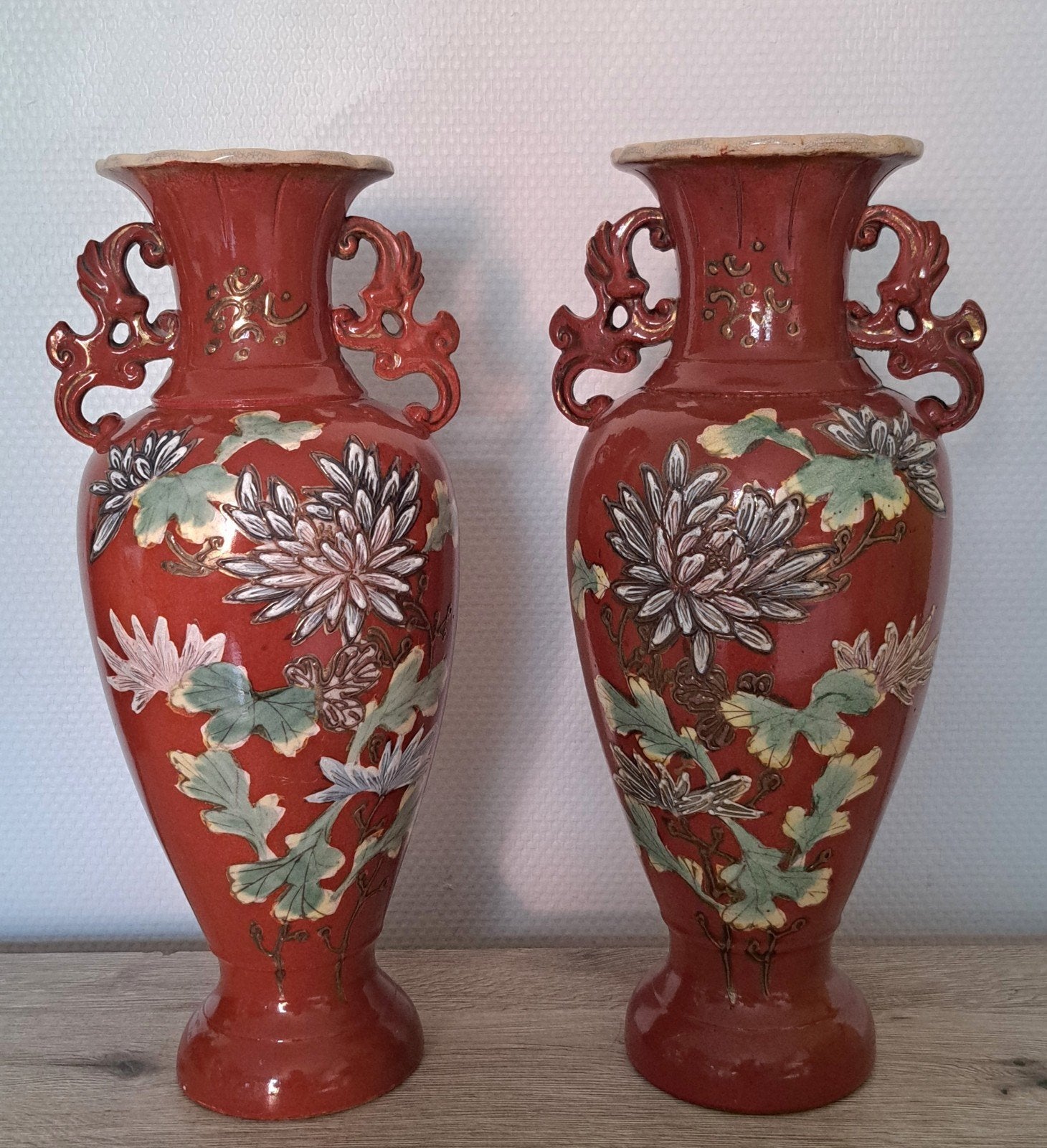 Grote keramische vazen Kutani aka-e bloemen moriage Meiji, Ophalen of Verzenden