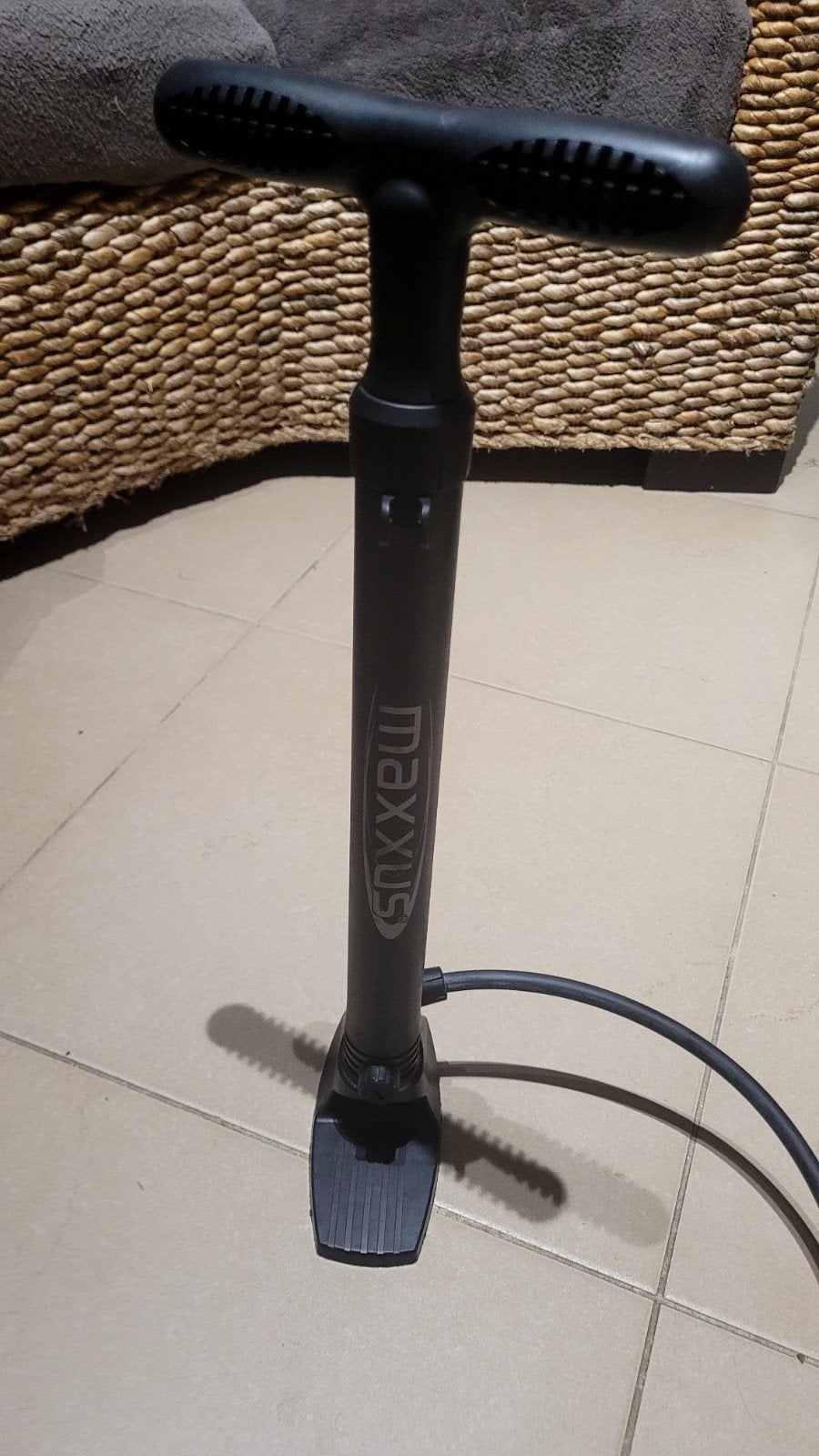 Pompe à vélo universelle de marque Maxuus, Vélos & Vélomoteurs, Accessoires vélo | Pompes à vélo