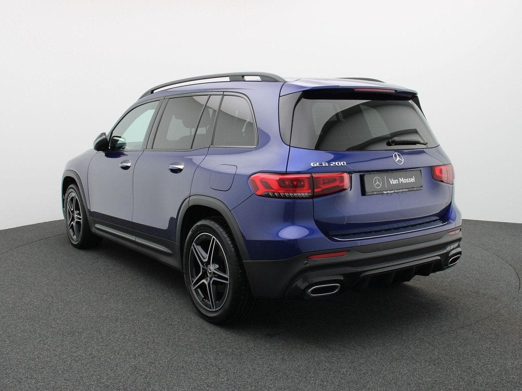 Mercedes-Benz GLB 200 AMG LINE + PANORAMISCH DAK + MULTIBEAM, Auto's, Stof, Zwart, 4 cilinders, Blauw