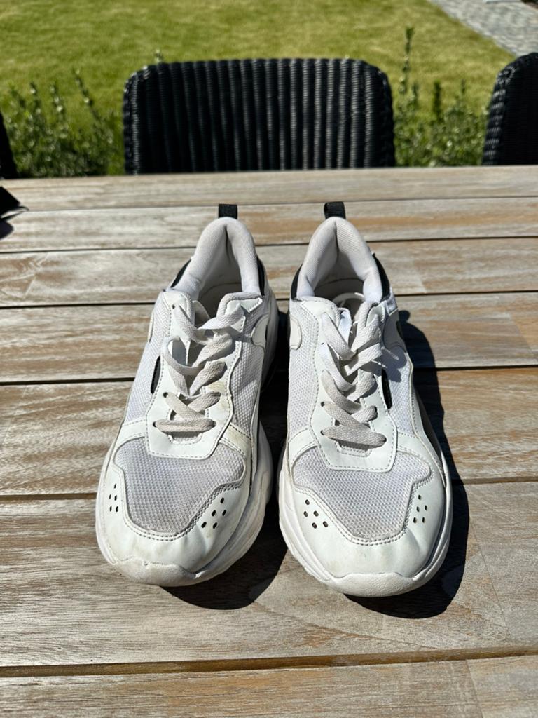 Witte sneakers - Maat 43, Kleding | Heren, Schoenen, Ophalen of Verzenden, Zo goed als nieuw
