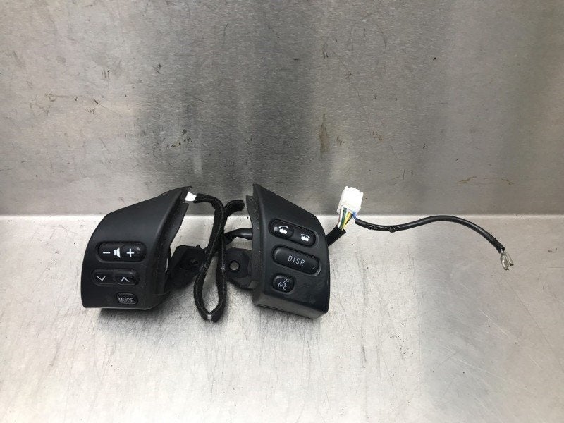 COMMUTATEURS DE VOLANT Lexus RX (L2) (01-1997/10-2015), Lexus-infoservice@lexus.de, Lexus, Utilisé, Toyota-Allee 2
50858  Köln, DE