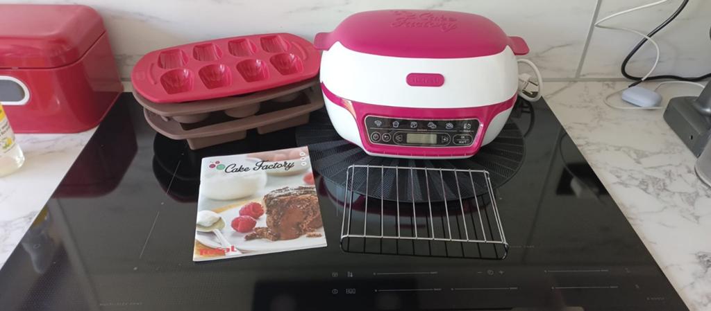 Cake factory Tefal très bon état avec moules et livre, Electroménager, Fours