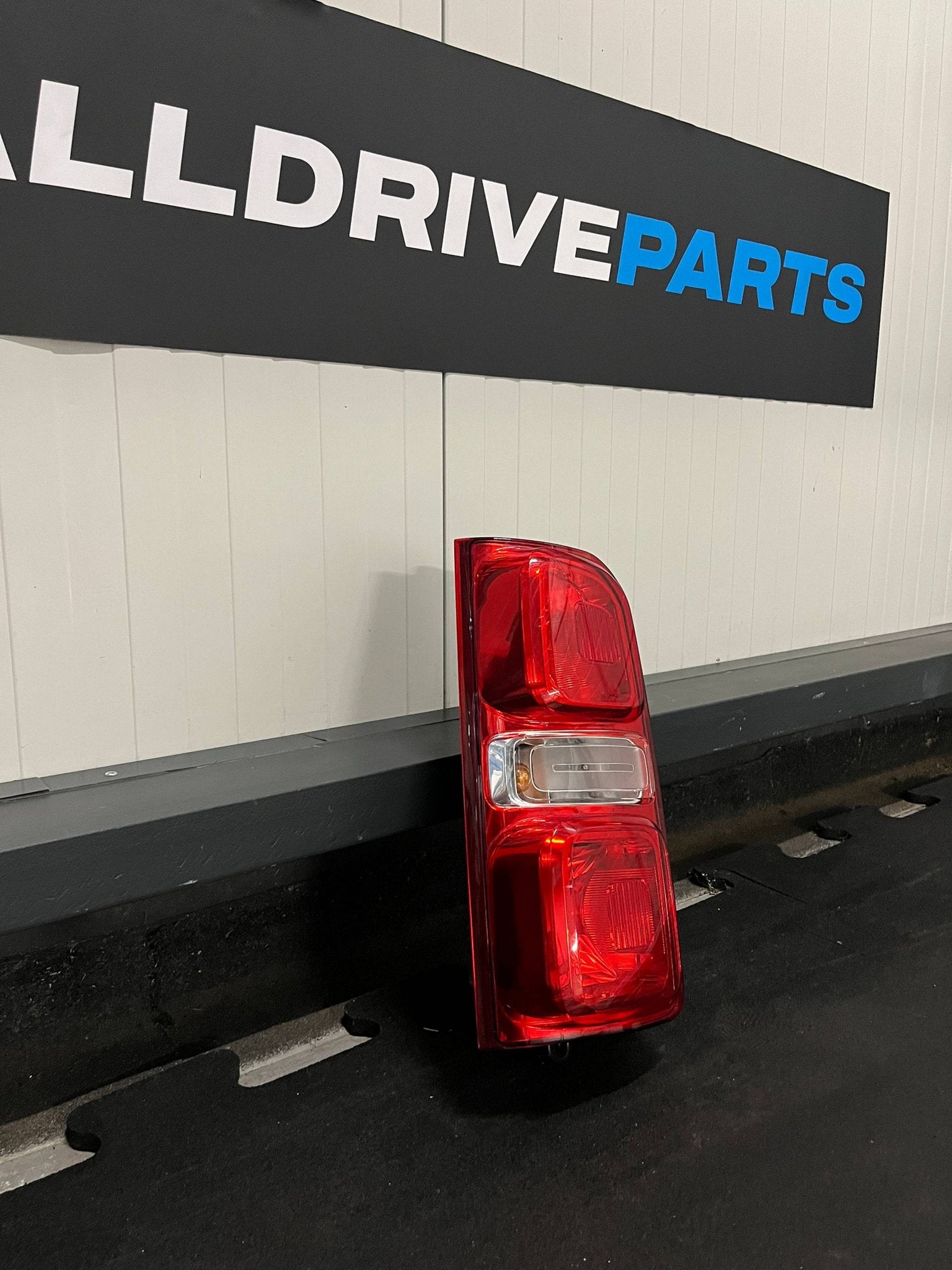 Opel Vivaro / Peugeot Expert Achterlicht links 9829503580, Auto-onderdelen, Gebruikt, -, -, Ophalen of Verzenden