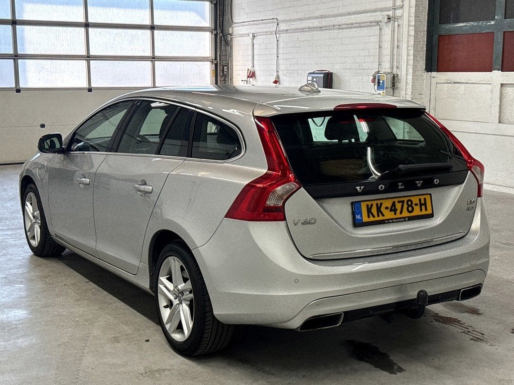 Volvo V60 2.4 D6 AWD Plug-In Hybrid R-Design Blis|Trekhaak, Auto's, Automaat, Zwart, 48 g/km, 11 kWh