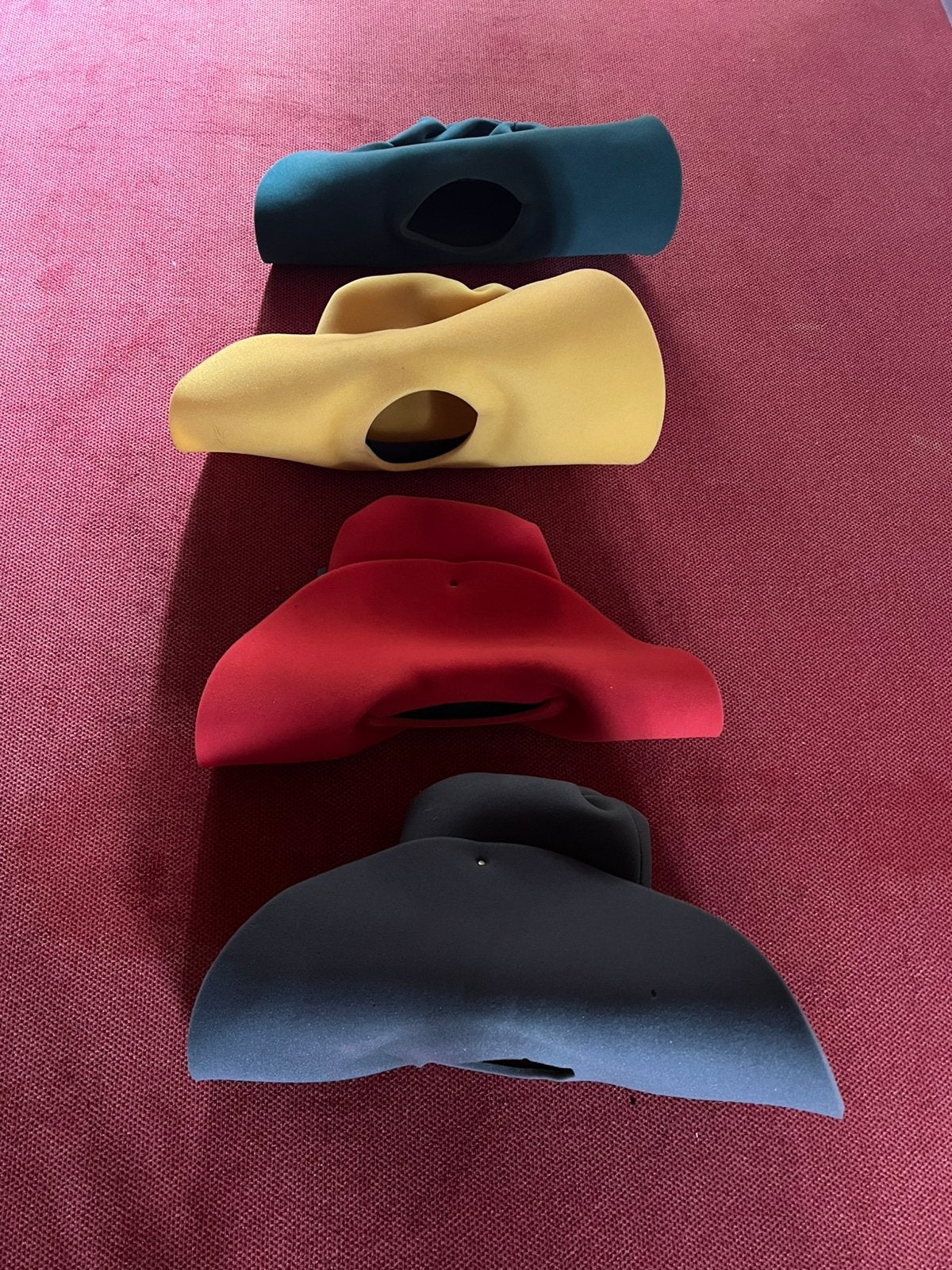 4 grote cowboy hoeden in foam, Ophalen, Zo goed als nieuw