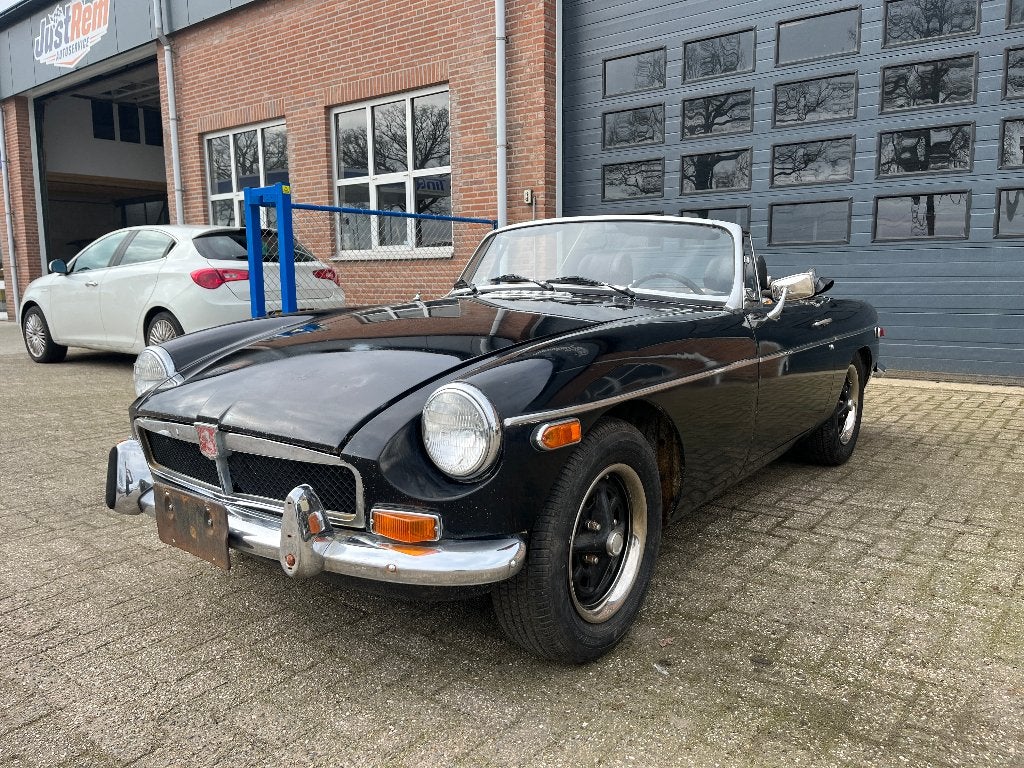 MG MGB roadster uit 1973 met overdrive, Achterwielaandrijving, Zwart, Cabriolet, Zwart