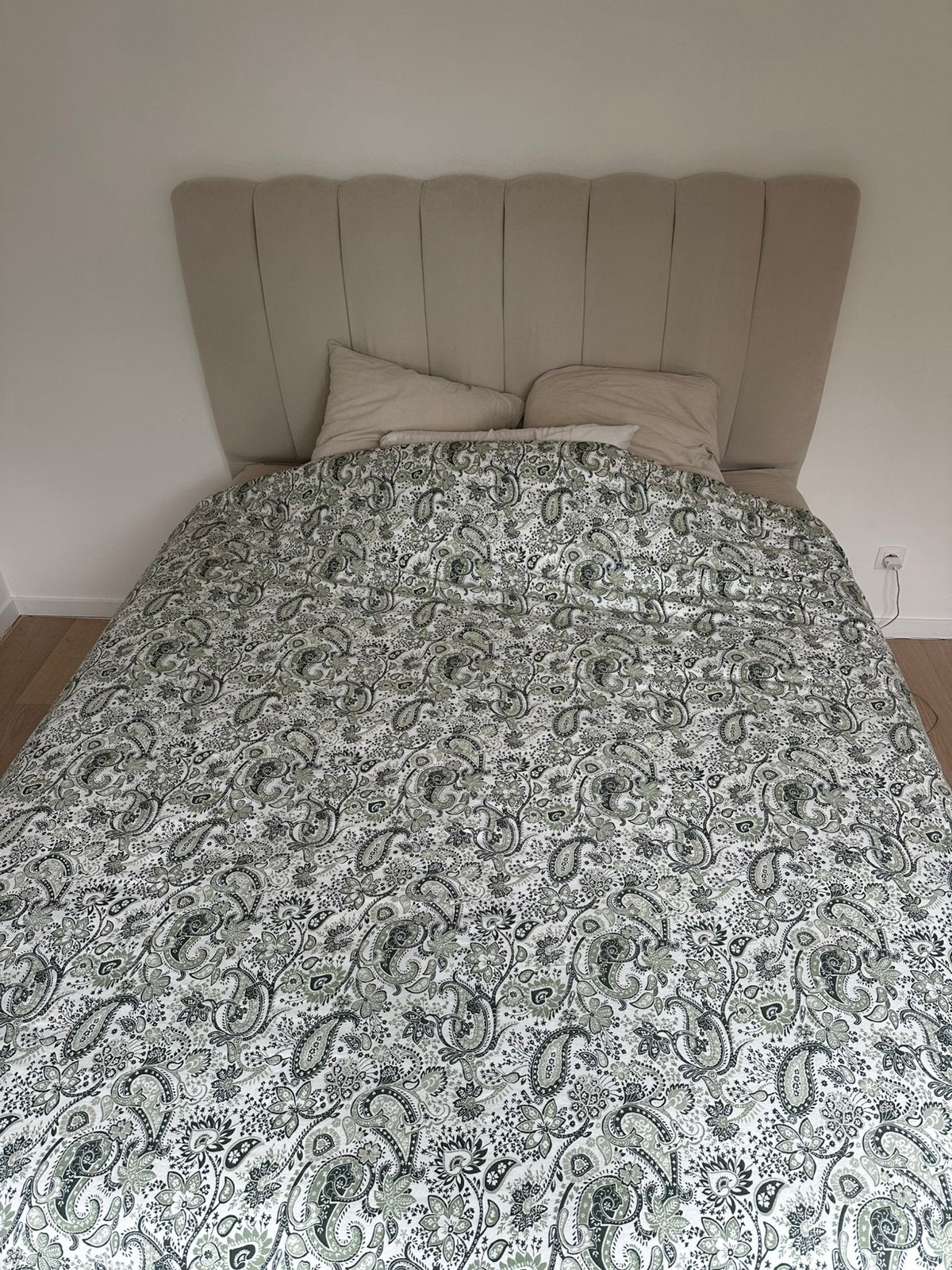 Lit 160 sur 200, Beige, Comme neuf, Enlèvement, 200 cm