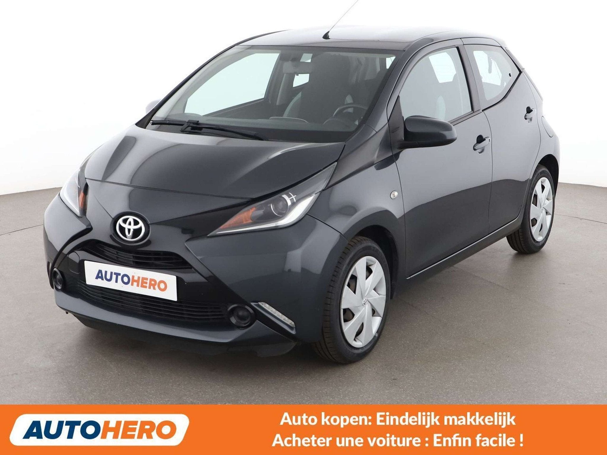 Toyota Aygo 1.0 X-Play (bj 2016, automaat), Auto's, 4 zetels, Stof, Gebruikt, Zwart