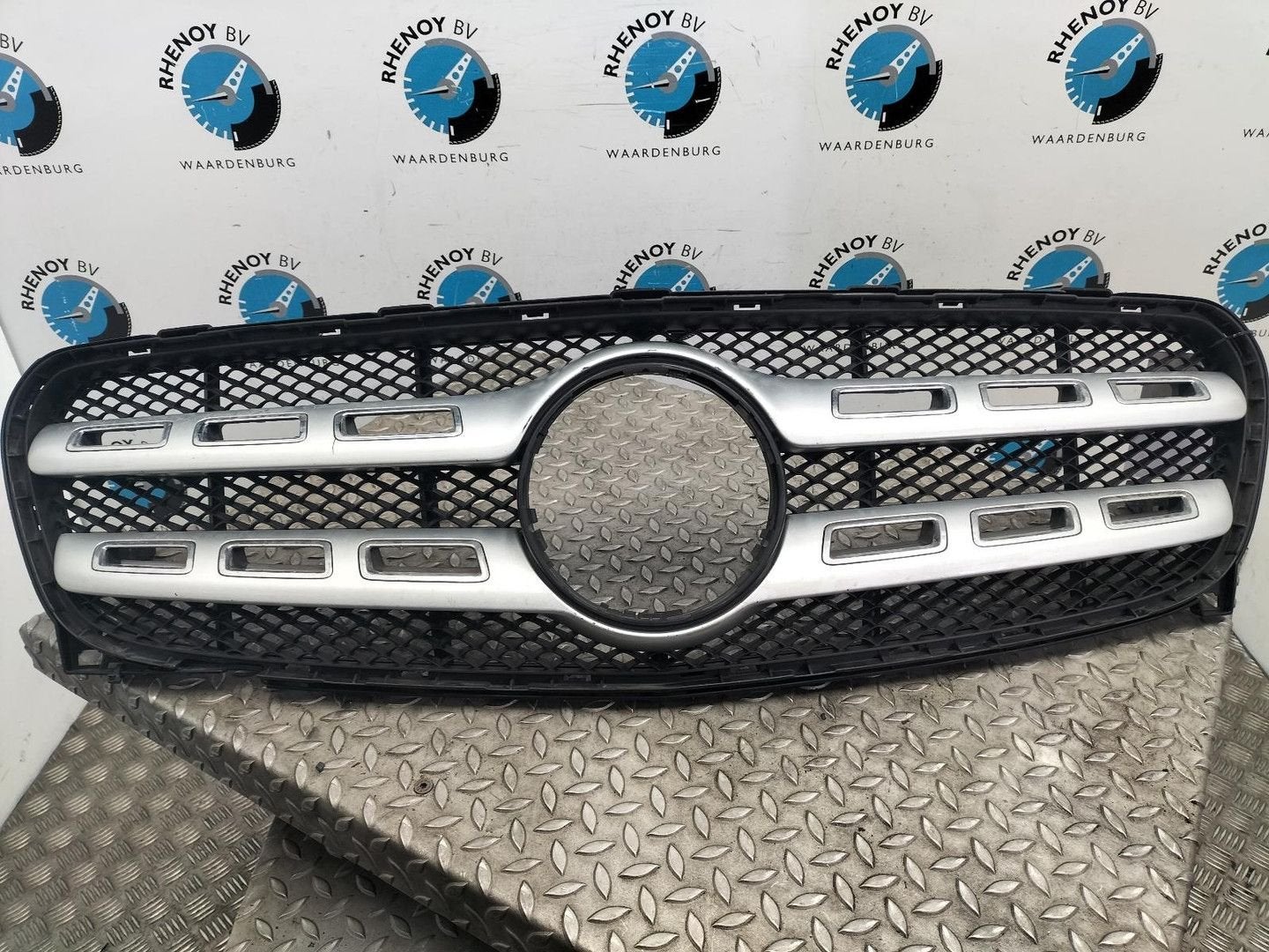 MERCEDES GLA CLASS 156 GLA200 Premium Plus  GRILLE 2017, Ophalen of Verzenden, Gebruikt, ARN erkend