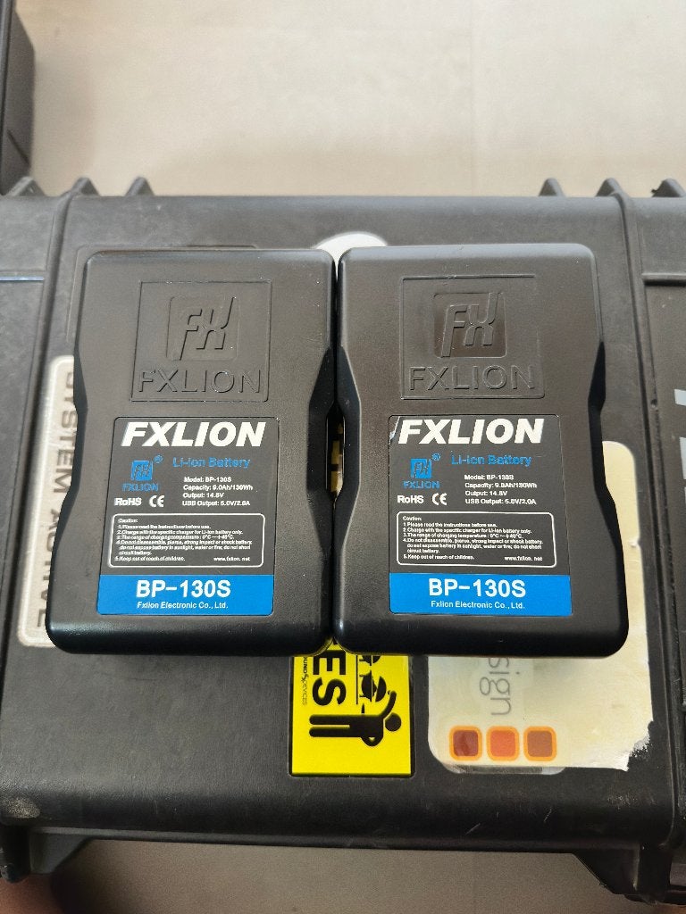 2 batteries Fxlion BP-130S à montage en V 130 Wh, TV, Hi-fi & Vidéo, Utilisé, Autres marques, Batterie