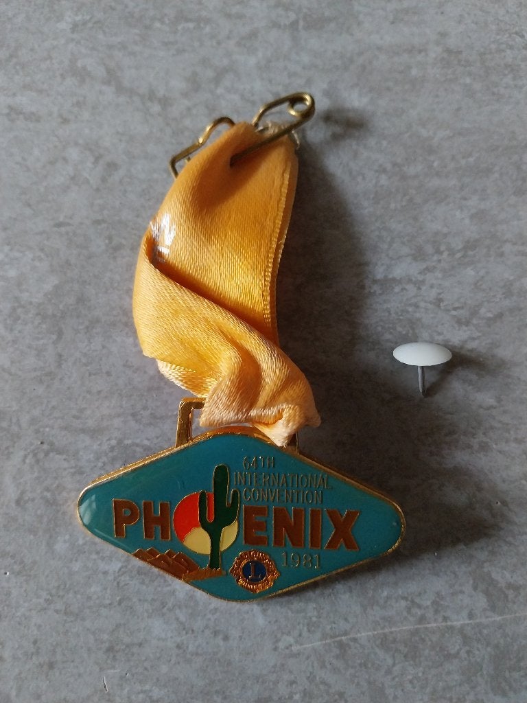 Pin Lion's Club Phoenix, Verzamelen, Ophalen of Verzenden, Gebruikt, Stad of Land, Speldje of Pin
