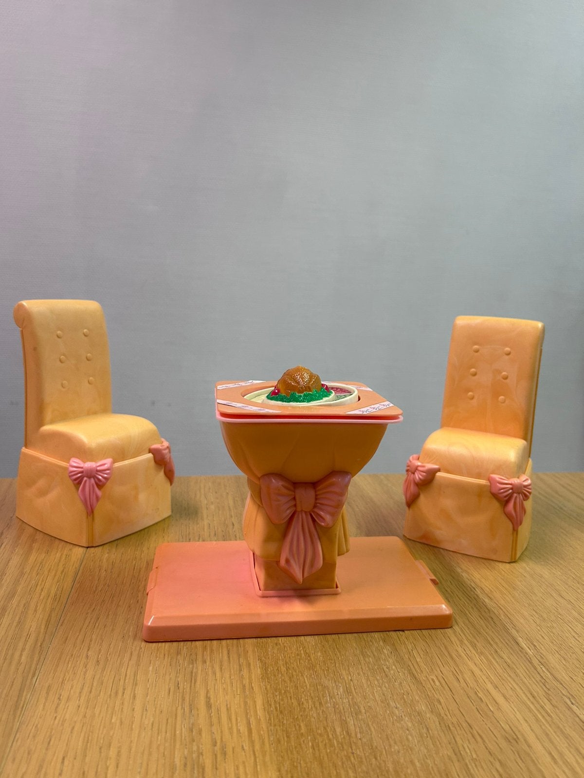 Vintage barbie eetkamer, Verzamelen, Poppenhuizen en Toebehoren, Ophalen of Verzenden, Gebruikt, Overige typen