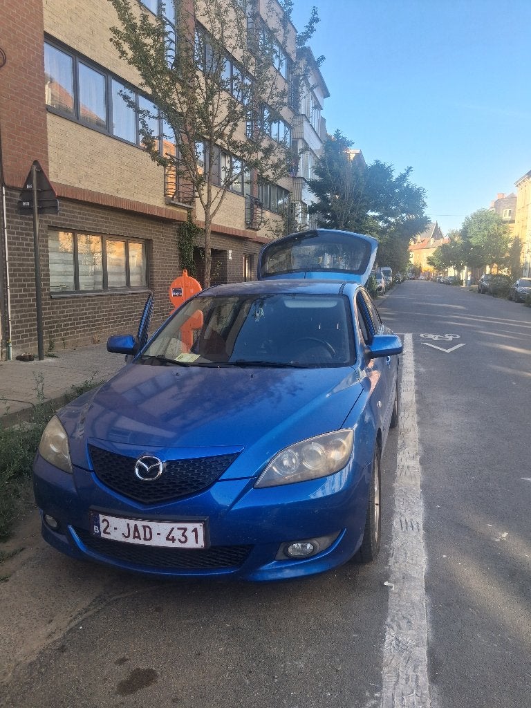 Mazda 3 1.6 benzin. 2006 j. Euro 4, Autos, Achat, Boîte manuelle, Noir, 5 portes