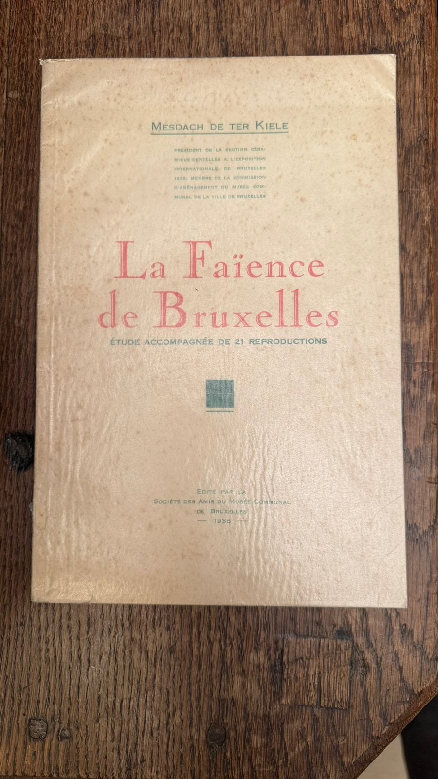 Beau livre ancien sur les faïences de Bruxelles, Ophalen