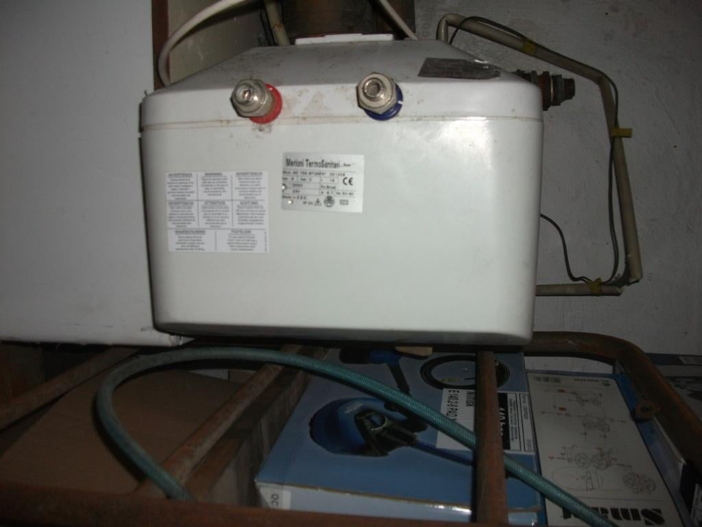elektrische boiler 15l;2000W;ook genoeg voor douche,wasbak, Doe-het-zelf en Bouw, Chauffageketels en Boilers, Ophalen, Gebruikt