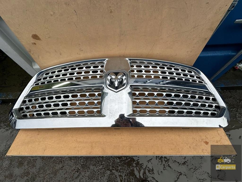 fausse calandre pour Dodge RAM IV 1500 Laramie, Taurusavenue 1
2132 LS  Hoofddorp, NL, Stellantis N.V., Info@stellantis.com, Utilisé