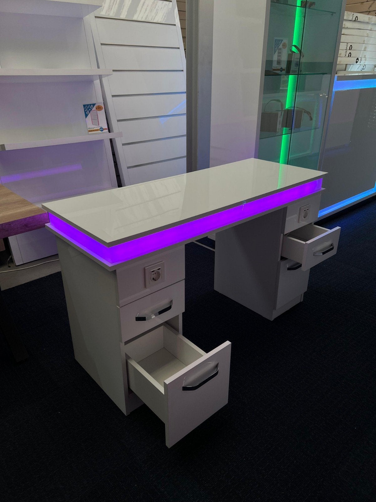 MANICURE TAFEL TE KOOP, Ophalen, Wit