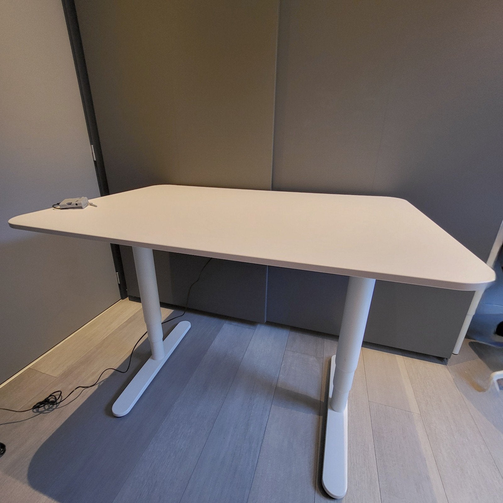 Witte zit/ sta bureau BEKANT IKEA, Huis en Inrichting, Ophalen, Zit-sta bureau, 120 cm, Zo goed als nieuw