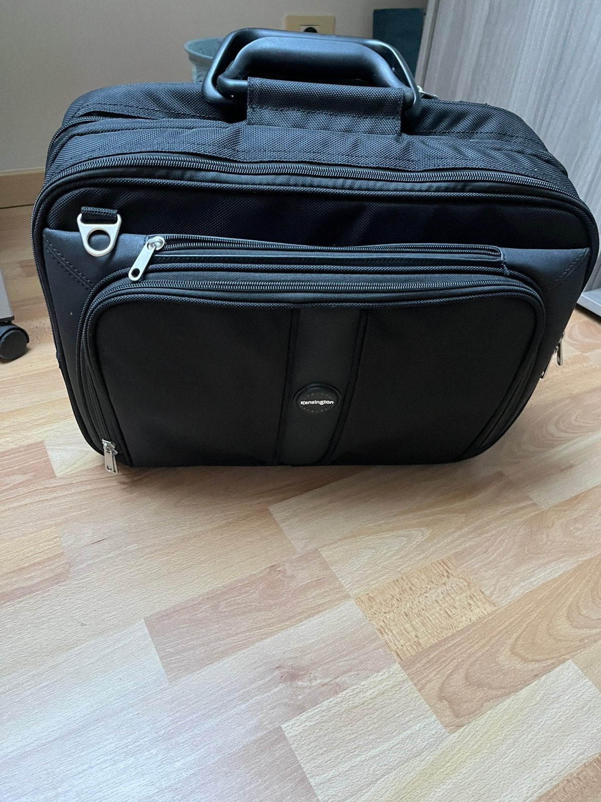 Laptoptas Kensington op wielen, Computers en Software, Trolleytas, Ophalen of Verzenden, Zo goed als nieuw, Zwart