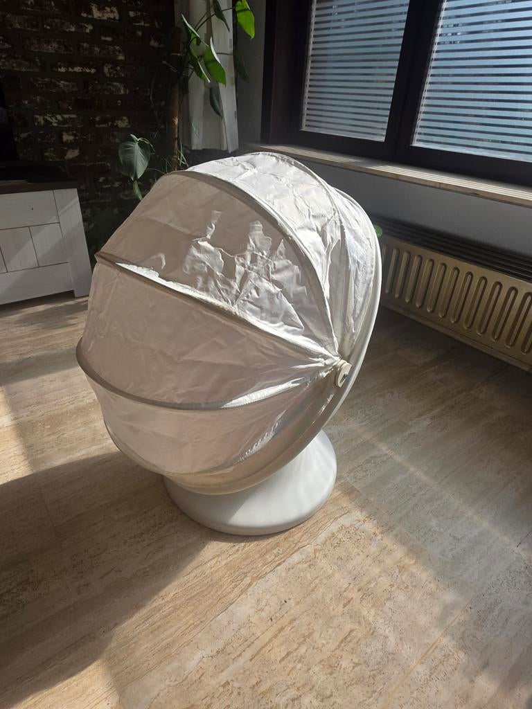 Ikea Ei, Enlèvement