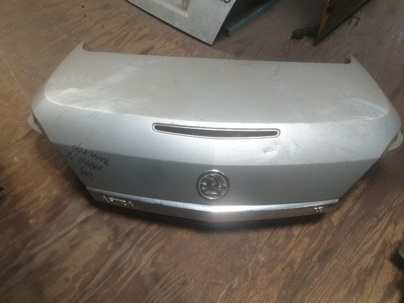 HAYON ARRIÈRE / MALLE Opel Astra H Twin Top (L67), Opel, Opel Automobile GmbH, Haillon arrière, Utilisé