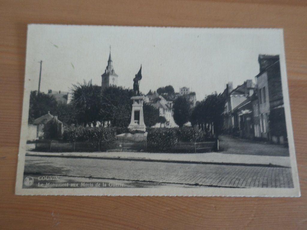 couvin le monument aux morts de la guerre, Verzenden, Ongelopen, Namen