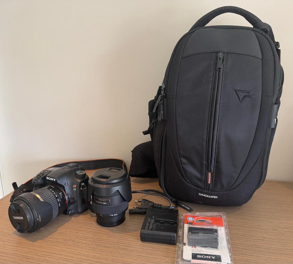 SONY ALPHA 77 + Diverse lenzen, TV, Hi-fi & Vidéo, Photo | Sacs pour appareil, Enlèvement, Comme neuf, Autres marques