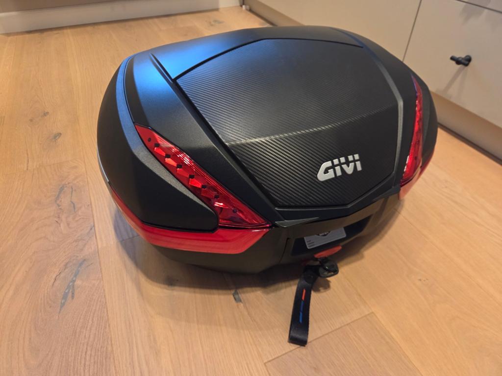 Givi Monokey v47 + F900xr Givi Monokey topkoffermount, Envoi