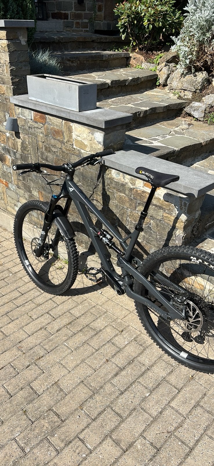 VTT full suspendu yt industeries core 2 jeffsy, Vélos & Vélomoteurs, 24 pouces ou plus, Guidon à 360°, Aluminium, Comme neuf