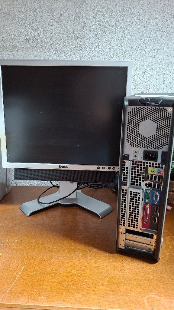 Écran PC Dell + Tour OptiPlex (SANS DISQUE DUR / pièces), Enlèvement, Utilisé, Dell Optiplex, 4 GB
