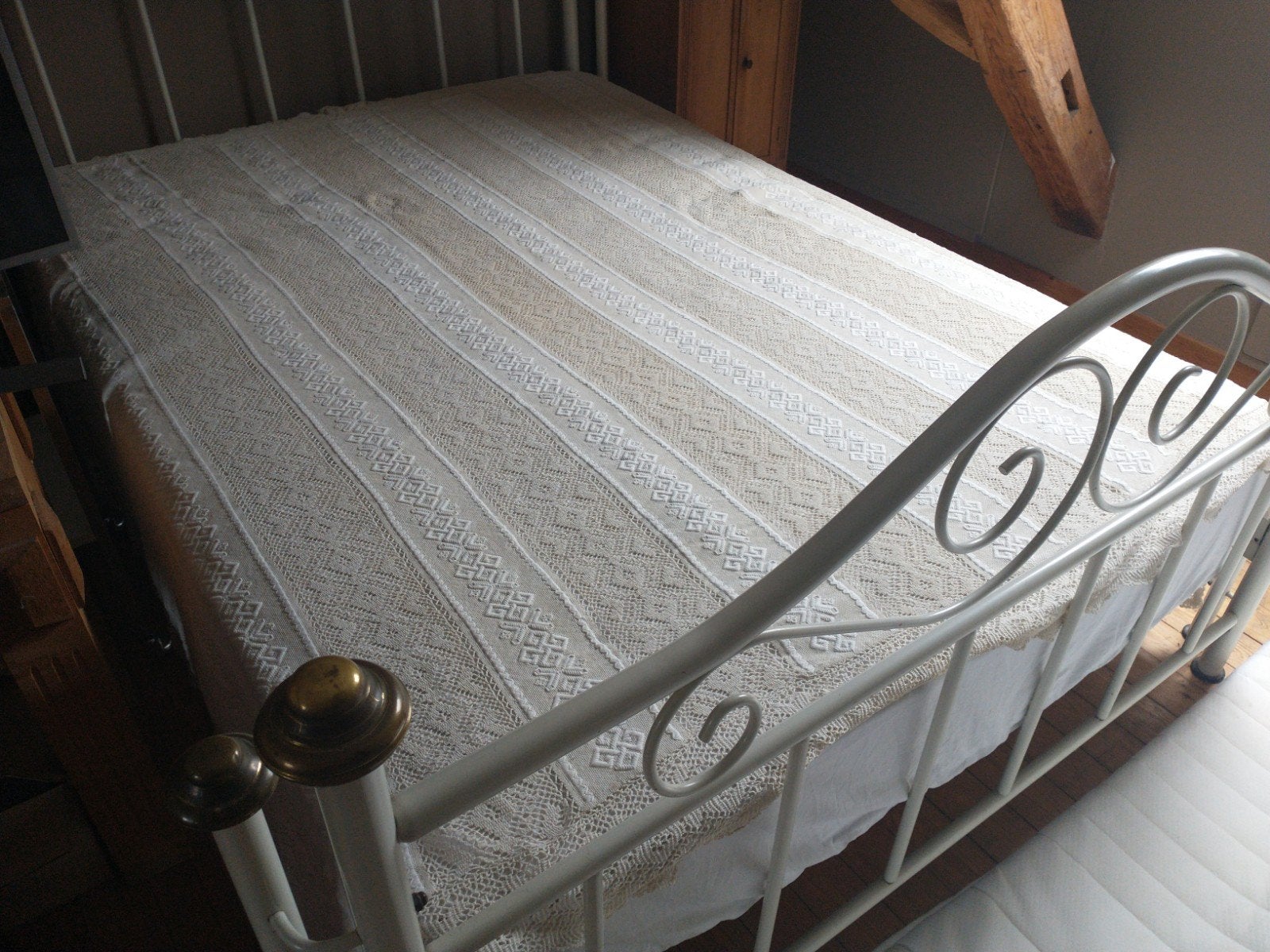ijzeren  bed,ecrukleur en goudkleur, Ophalen, Gebruikt, Tweepersoons, Metaal