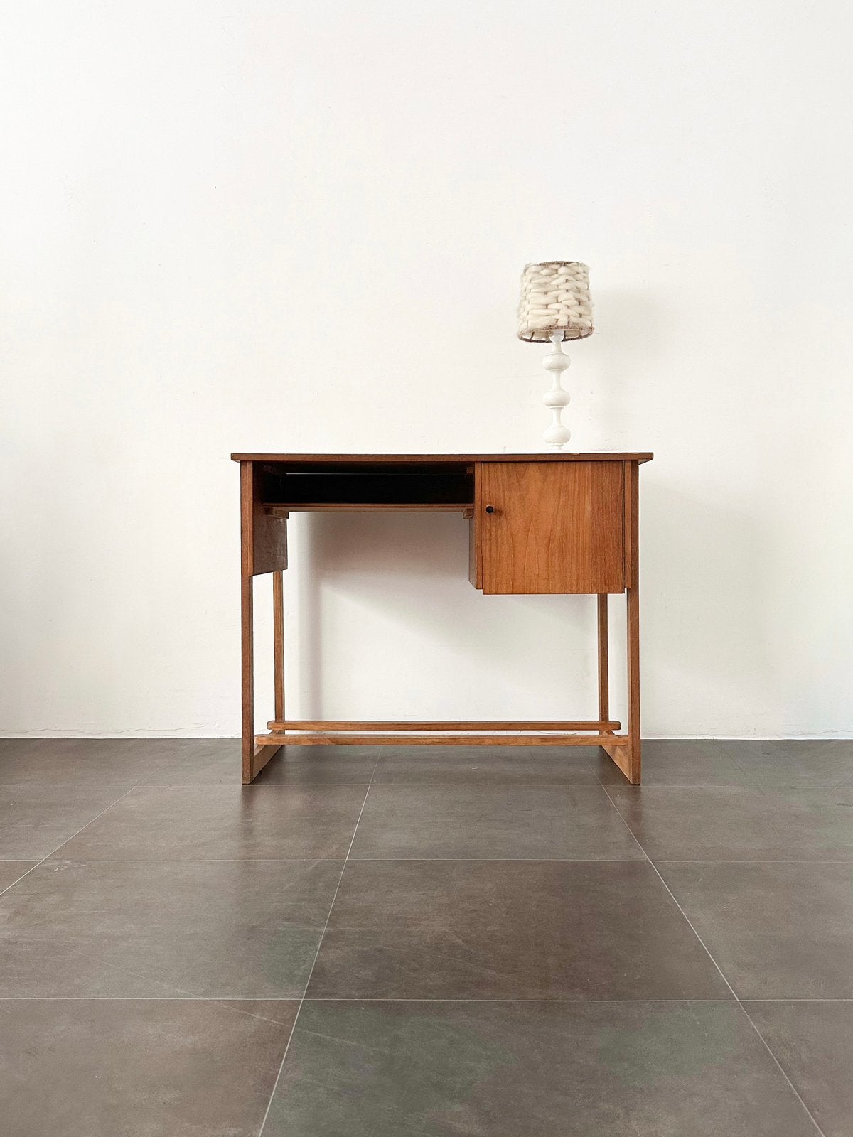 Petit bureau à caisson, pieds traîneaux, Enlèvement, Comme neuf