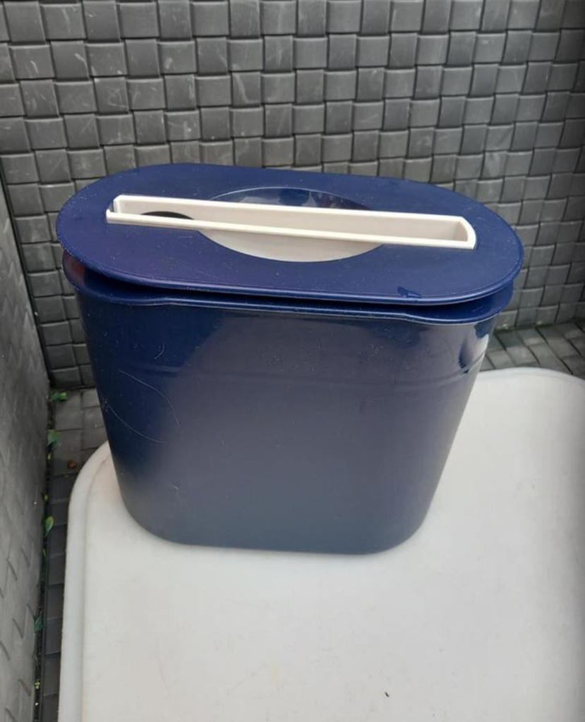 Tupperware ijsemmer met witte tang, Enlèvement