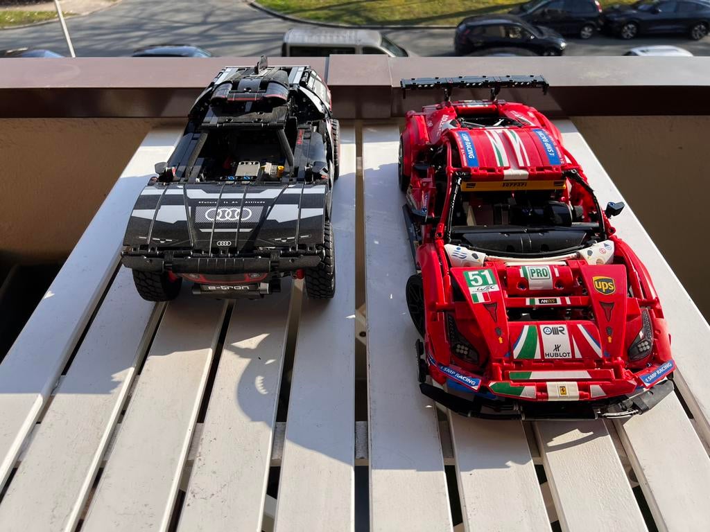 Ferrari 488 GTE (42125) en Audi RS Q e-tron (42160), Kinderen en Baby's, Speelgoed | Duplo en Lego, Ophalen, Zo goed als nieuw