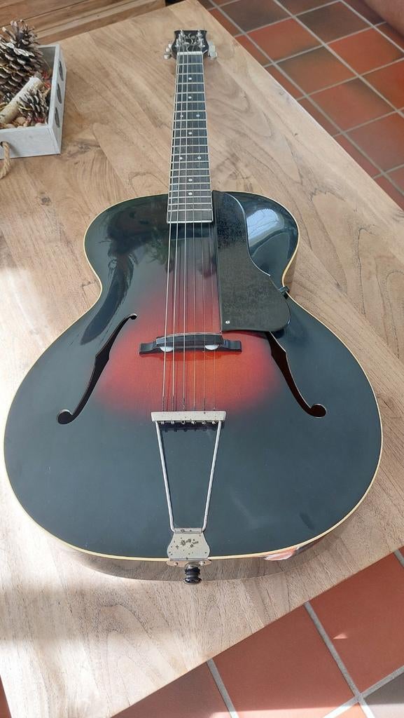 Archtop, état neuf à grande échelle, Enlèvement ou Envoi