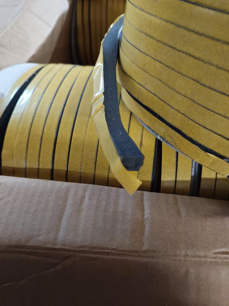Nieuwe Compriband zelfklevend zwart 45m, Ophalen of Verzenden, Nieuw, Overige materialen