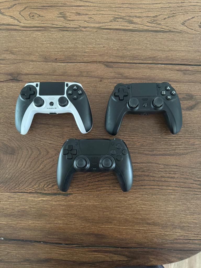 3 Ps’4 controllers, Games en Spelcomputers, Ophalen of Verzenden, Zo goed als nieuw