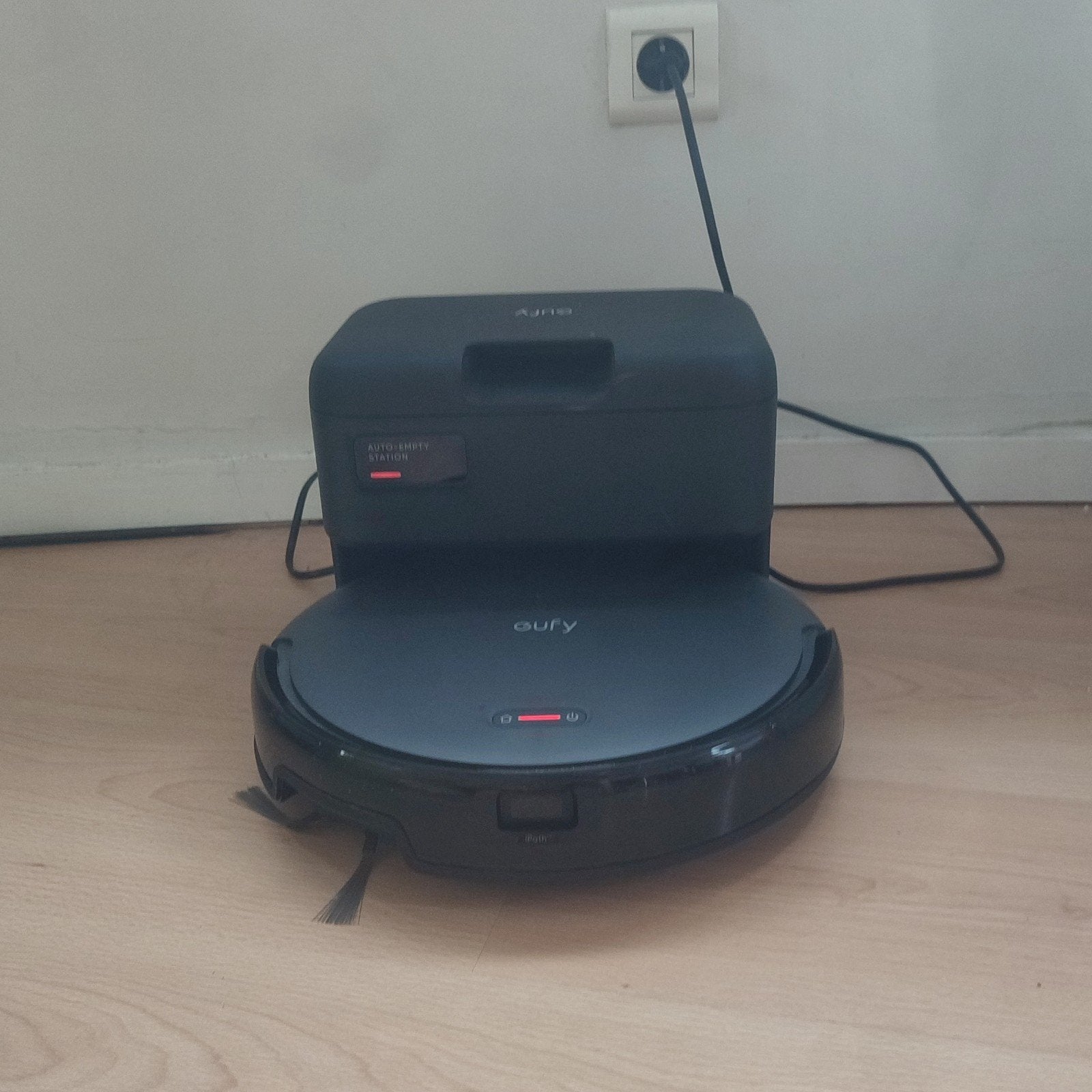 Eufy C10 robovac with auto empty station, Overige merken, Gebruikt, Robotstofzuiger, 2000 watt of meer