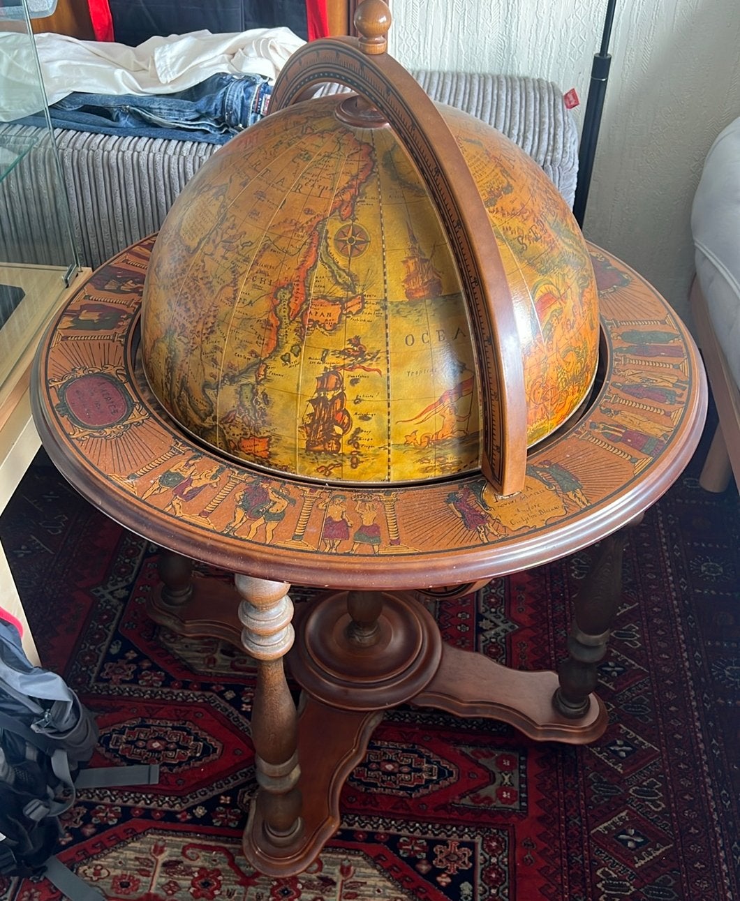 Globe Barkast, Antiquités & Art, Enlèvement